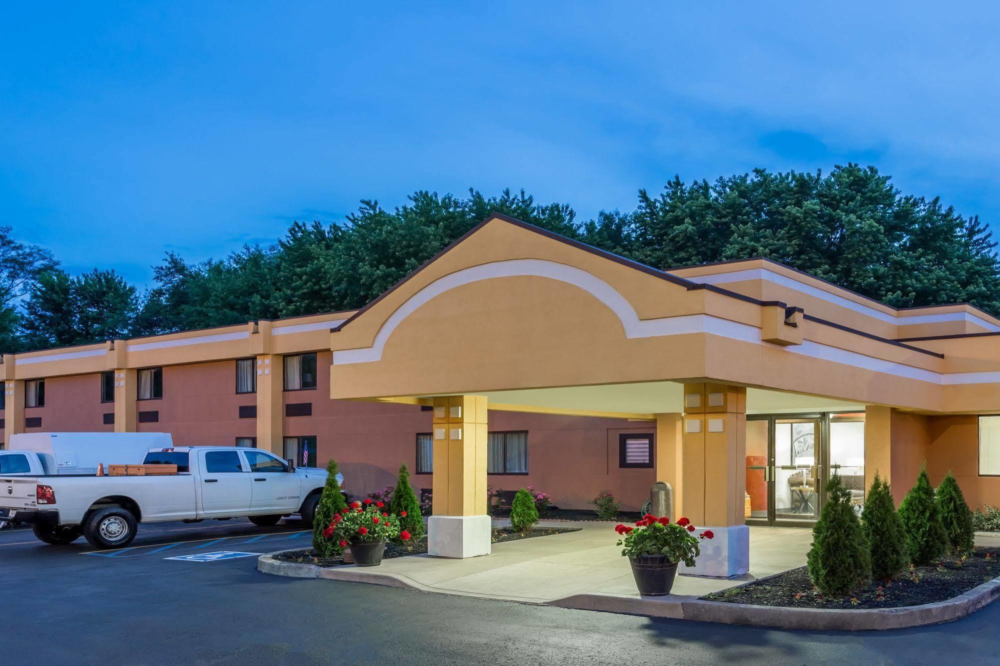 Motel Super 8 By Wyndham Logansport Zewnętrze zdjęcie